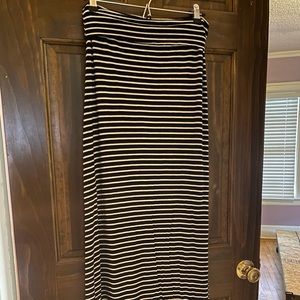 Maxi skirt black and white